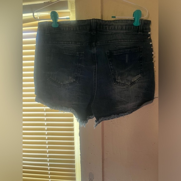 Forever21 Shorts - Picture 4 of 5